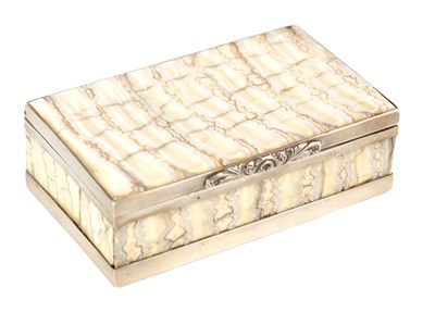 Lot 411 - AN EARLY 19TH CENTURY MAMMOTH TOOTH AND SILVER METAL MOUNTED SNUFF BOX