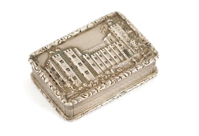 Lot 521 - A WILLIAM IV CASTLE TOP SILVER VINAIGRETTE