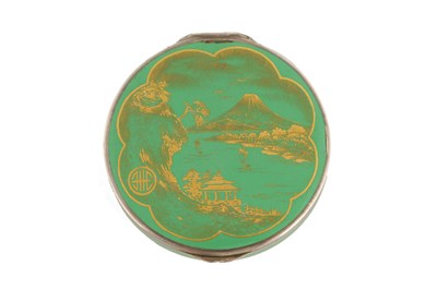 Lot 515 - A MID 20TH CENTURY GREEN ENAMEL AND SILVER COMPACT