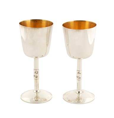 Lot 353 - A PAIR OF MODERN SILVER GOBLETS