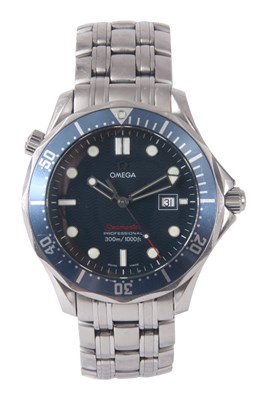 Lot 161 - A GENTLEMAN'S STEEL OMEGA SEAMASTER...