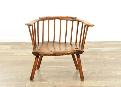 Lot 1216 - A GOOD EARLY 18TH CENTURY ELM PRIMITIVE WELSH STICK BACK CHAIR