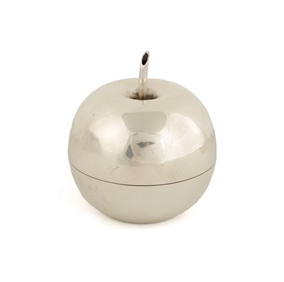Lot 464 - AN EDWARD VII SILVER STRING BOX IN THE FORM OF AN APPLE