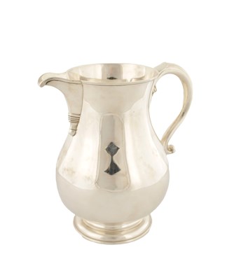 Lot 372 - A LARGE ELIZABETH II SPARROW BEAK SILVER WATER JUG