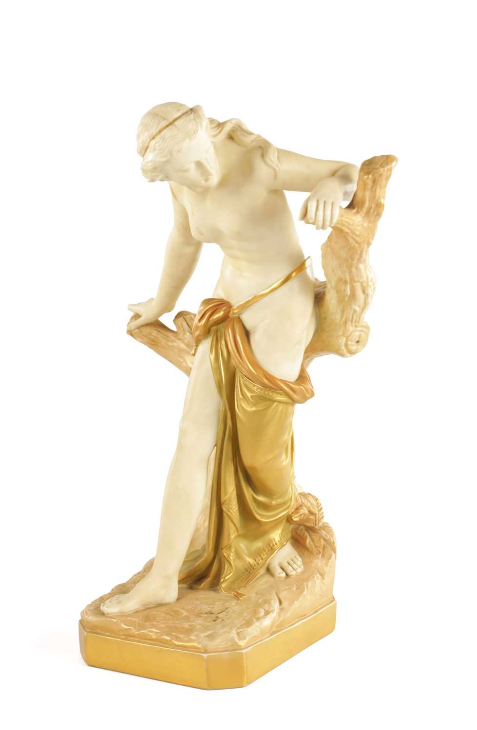 Lot 82 - A LARGE LATE 19TH CENTURY ROYAL WORCESTER PORCELAIN FIGURAL SCULPTURE OF THE BATHER