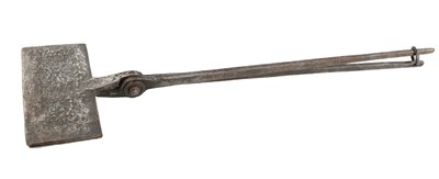 Lot 846 - AN 18TH CENTURY WROUGHT IRON TOASTING PRESS