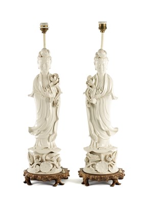 Lot 253 - A PAIR OF EARLY 20TH CENTURY CHINESE BLANC DE CHINE FIGURAL TABLE LAMPS