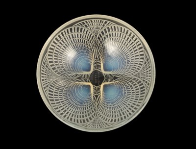 Lot 10 - AN R. LALIQUE COQUILLES CLEAR AND OPALESCENT SHALLOW GLASS DISH
