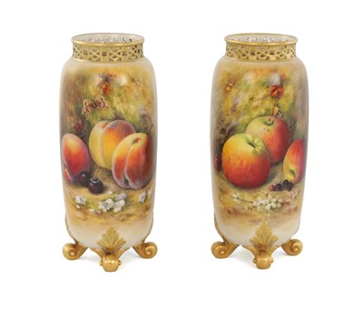Lot 75 - A PAIR OF EARLY 20TH CENTURY ROYAL WORCESTER CABINET VASES