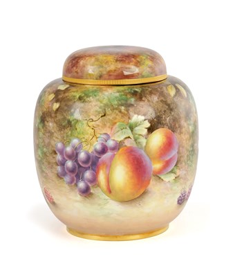 Lot 68 - A FINE 20TH CENTURY ROYAL WORCESTER GINGER JAR AND COVER