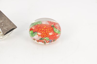 Lot 9 - AN ART DECO GLASS ATOMIZER PERFUME BOTTLE