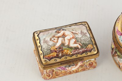 Lot 42 - TWO 19TH CENTURY NAPLES PORCELAIN SNUFF BOXES