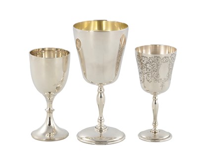 Lot 505 - THREE EARLY 20TH CENTURY SILVER GOBLETS