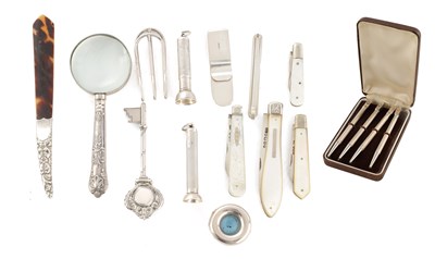 Lot 424 - A SELECTION OF SILVER ITEMS