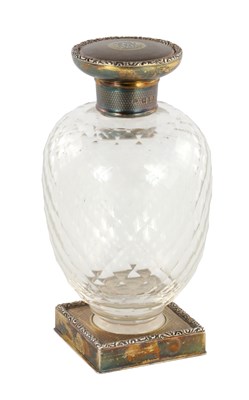 Lot 371 - A GEORGE V SILVER GILT AND CUT GLASS PERFUME BOTTLE
