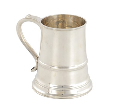 Lot 380 - A LARGE GEORGE V SILVER MUG