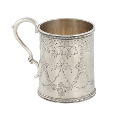 Lot 459 - A SMALL EDWARD VII SILVER MUG