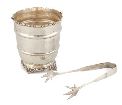 Lot 502 - A 20TH CENTURY CONTINENTAL SILVER ICE BUCKET AND TONGS