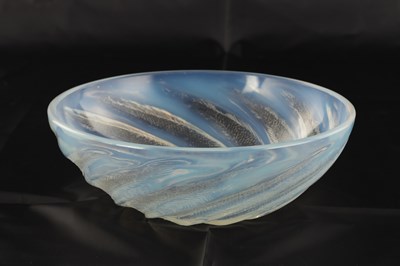 Lot 6 - R LALIQUE, A CLEAR ‘POISSONS’ GLASS BOWL