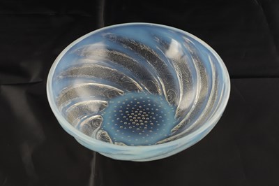 Lot 6 - R LALIQUE, A CLEAR ‘POISSONS’ GLASS BOWL