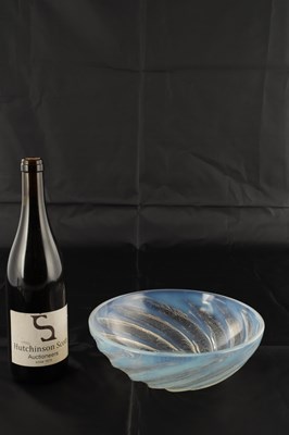 Lot 6 - R LALIQUE, A CLEAR ‘POISSONS’ GLASS BOWL
