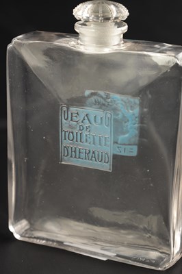 Lot 3 - A RENE LALIQUE 'D'HERAUD' SQUARE CLEAR GLASS PERFUME BOTTLE