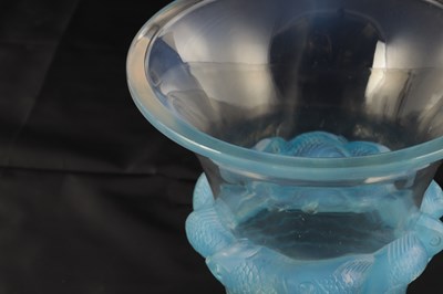 Lot 11 - AN R LALIQUE FRANCE OPALESCENT AND BLUE STAINED GLASS ‘PIRIAC’ VASE