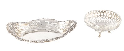 Lot 443 - AN EDWARD VII PIERCED AND EMBOSSED OVAL TRAY