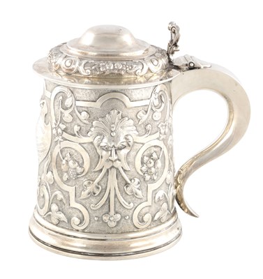 Lot 517 - A GOOD EDWARD VII SILVER LIDDED TANKARD