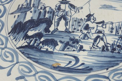 Lot 116 - A LATE 17TH / EARLY 18TH CENTURY DELFT CHARGER