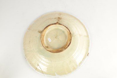 Lot 116 - A LATE 17TH / EARLY 18TH CENTURY DELFT CHARGER