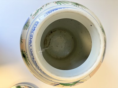 Lot 154 - A CHINESE WUCAI LIDDED BALUSTER VASE