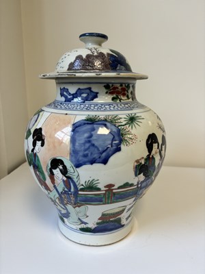 Lot 154 - A CHINESE WUCAI LIDDED BALUSTER VASE