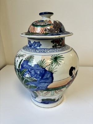 Lot 154 - A CHINESE WUCAI LIDDED BALUSTER VASE