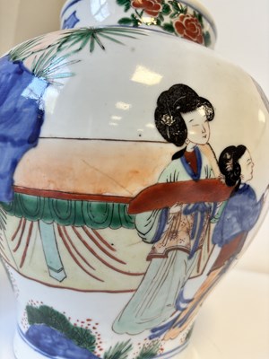 Lot 154 - A CHINESE WUCAI LIDDED BALUSTER VASE
