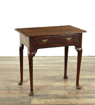Lot 1175 - A QUEEN ANNE OAK SIDE TABLE