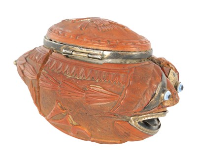 Lot 751 - A 19TH CENTURY CARVED CINNABAR BUG BEAR SNUFF BOX