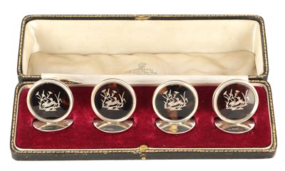 Lot 472 - A CASED SET OF FOUR SILVER AND TORTOISESHELL RUNNING HARE MENU HOLDERS