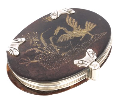 Lot 749 - A RARE 18TH CENTURY SILVER MOUNTED TORTOISESHELL MAGNIFIER WITH GOLD PIQUET WORK