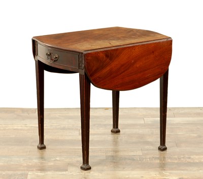 Lot 1296 - A GOOD GEORGE III FIGURED MAHOGANY PEMBROKE TABLE IN THE MANNER OF THOMAS CHIPPENDALE