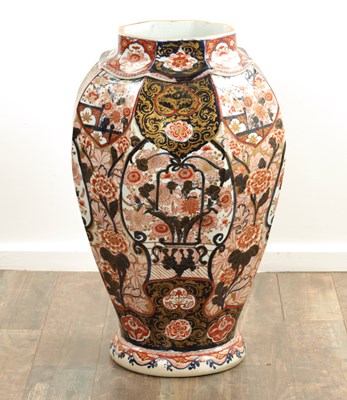Lot 230 - AN IMPRESSIVE 17TH/18TH CENTURY JAPANESE IMARI OCTAGONAL PANELLED HALL VASE