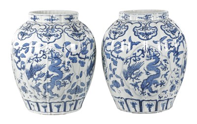 Lot 176 - A PAIR OF 18TH CENTURY STYLE CHINESE BLUE AND WHITE HALL VASES