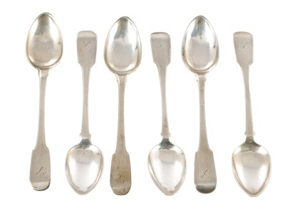 Lot 394 - A SET OF SIX EARLY 19TH CENTURY PROVINCIAL SCOTTISH SILVER FIDDLEBACK TEASPOONS