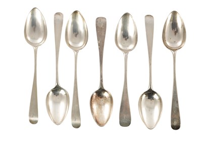 Lot 486 - A SET OF SEVEN EARLY 19TH CENTURY PROVINCIAL SCOTTISH SILVER FIDDLEBACK DESSERT SPOONS