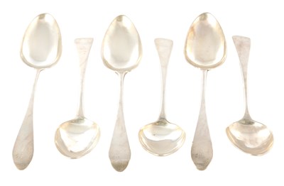 Lot 426 - A SET OF SIX PROVINCIAL SCOTTISH 'OLD ENGLISH' PATTERN DESSERT SPOONS