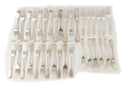 Lot 504 - A PART CANTEEN OF SILVER PLATE FIDDLEBACK PATTERN DESSERT AND TABLE FORKS