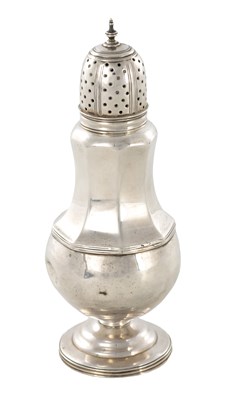 Lot 401 - A GOOD EARLY 19TH CENTURY PROVINCIAL SCOTTISH SILVER SUGAR CASTER