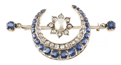 Lot 538 - A VICTORIAN 15CT GOLD MOUNTED SAPPHIRE, DIAMOND AND PEARL CRESCENT BROOCH