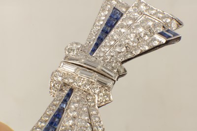 Lot 598 - AN ART DECO 18CT GOLD AND DIAMOND BOW BROOCH