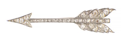 Lot 534 - A VICTORIAN 18CT YELLOW GOLD, SILVER AND DIAMOND ARROW BROOCH